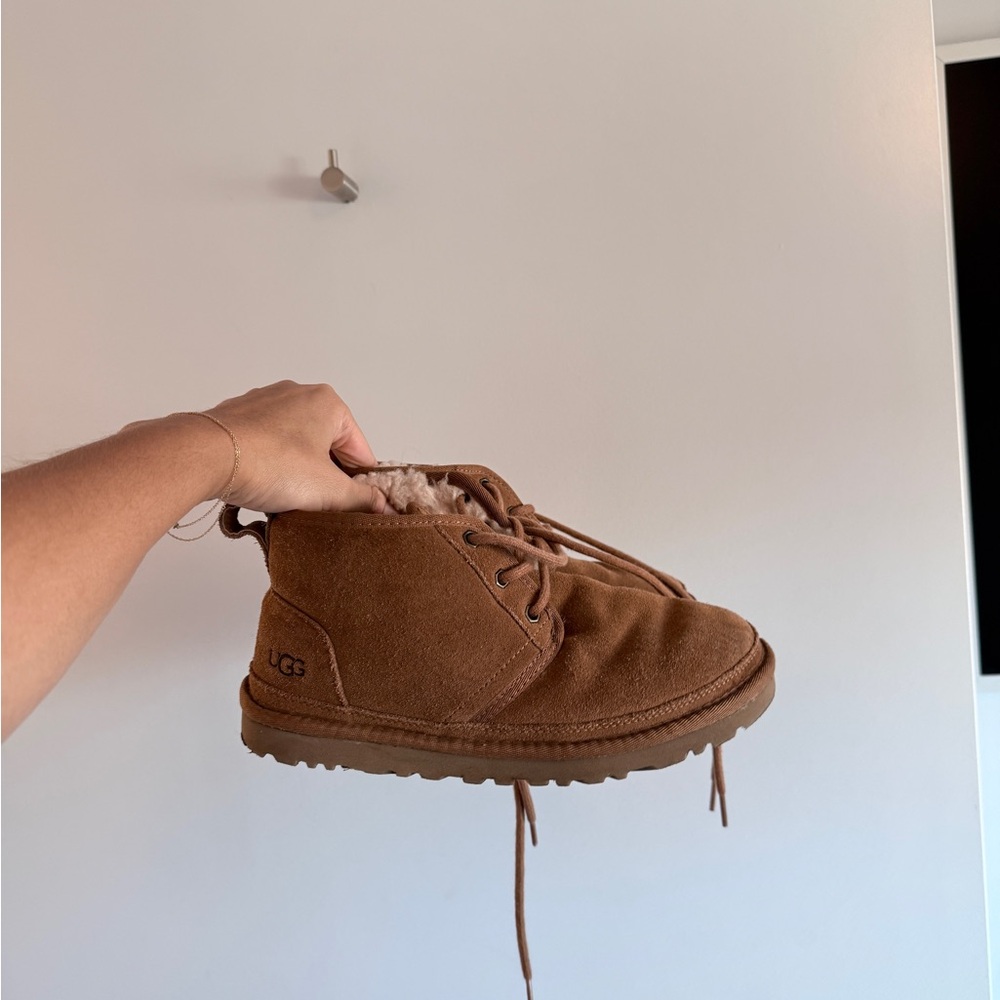 UGGS - Picture 2 of 4
